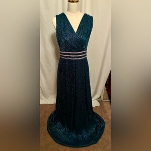 R&M Richards Teal Long Gown with stunning silver accents.
Size 16